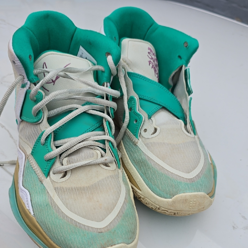 2022
Sue Bird x Nike Kyrie Infinity 'Golden Tribute'
